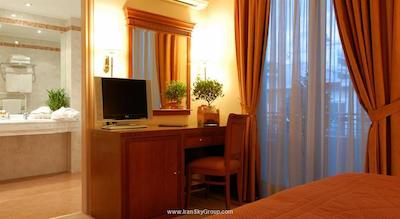 آتن اتریوم هتل اند جکوزی سوئیتس