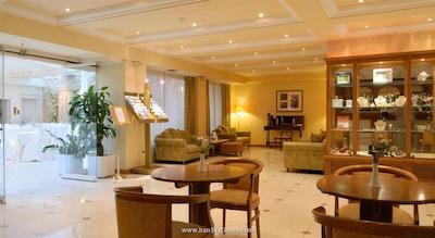 آتن اتریوم هتل اند جکوزی سوئیتس