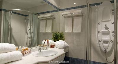 آتن اتریوم هتل اند جکوزی سوئیتس