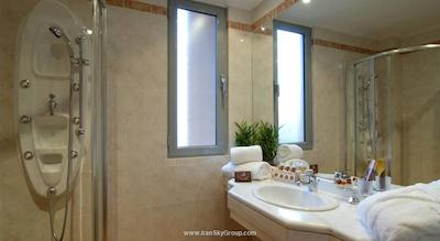 آتن اتریوم هتل اند جکوزی سوئیتس