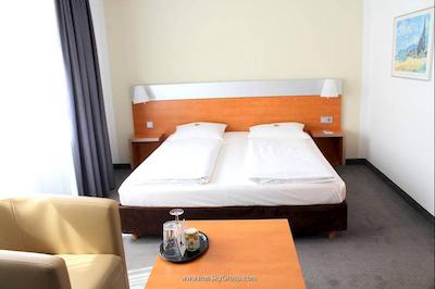 جی هتل هتل اند لیوینگ مونچن-نیمفنبورگ