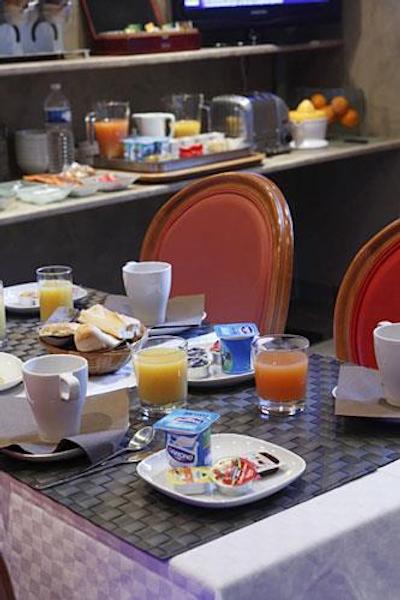 آدونیس مارسیل ویوکس-پورت هتل دو پالایس