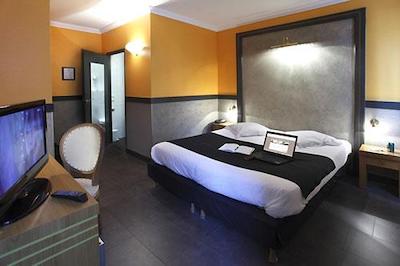 آدونیس مارسیل ویوکس-پورت هتل دو پالایس