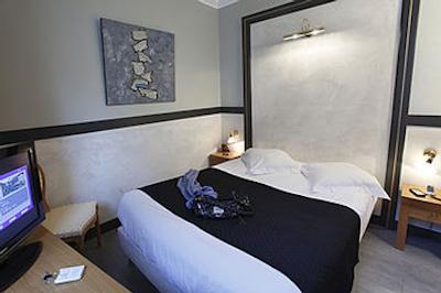 آدونیس مارسیل ویوکس-پورت هتل دو پالایس