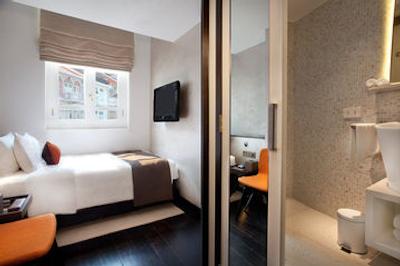 ناومی لیورا