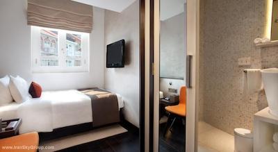 ناومی لیورا