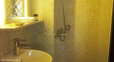 ناومی لیورا