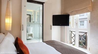 ناومی لیورا