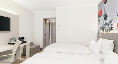 ان اچ کالکشن برلین میته ام چکپوینت چارلی