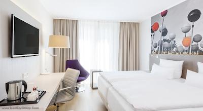 ان اچ کالکشن برلین میته ام چکپوینت چارلی