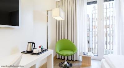 ان اچ کالکشن برلین میته ام چکپوینت چارلی