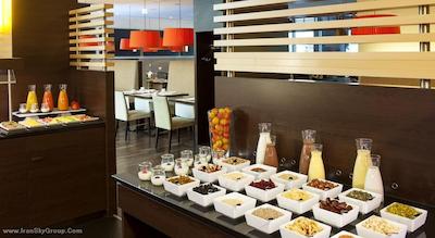 ان اچ کالکشن برلین میته ام چکپوینت چارلی