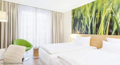 ان اچ کالکشن برلین میته ام چکپوینت چارلی