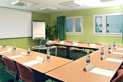 آیبیس وارشاوا سنتروم