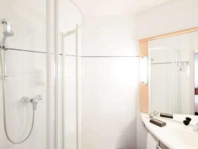 آیبیس وارشاوا سنتروم