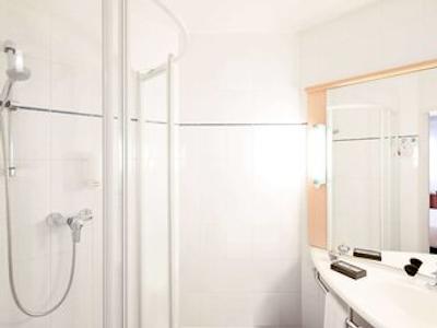 آیبیس وارشاوا سنتروم