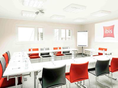 آیبیس وارشاوا سنتروم