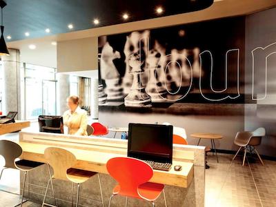 آیبیس وارشاوا سنتروم