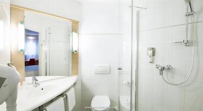 آیبیس وارشاوا سنتروم