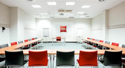 آیبیس وارشاوا سنتروم