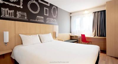 آیبیس وارشاوا سنتروم