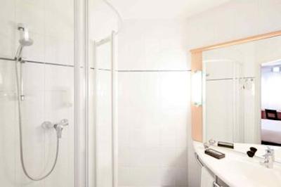 آیبیس وارشاوا سنتروم