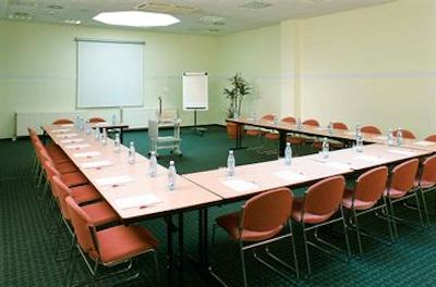 آیبیس وارشاوا سنتروم