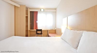 آیبیس وارشاوا سنتروم