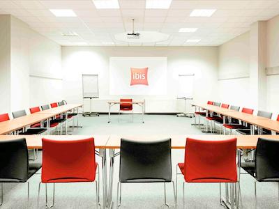 آیبیس وارشاوا سنتروم