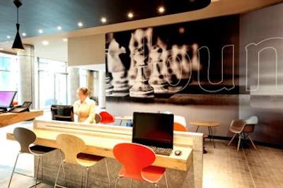 آیبیس وارشاوا سنتروم