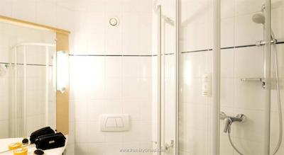 آیبیس وارشاوا سنتروم