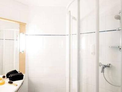 آیبیس وارشاوا سنتروم