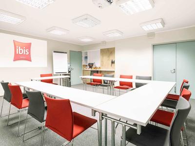 آیبیس وارشاوا سنتروم