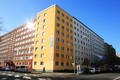 ای اند او برلین میت