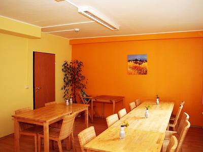 ای اند او برلین میت