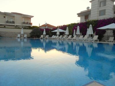 کامر سوئیتس اند هتل