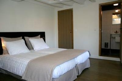 کامر سوئیتس اند هتل