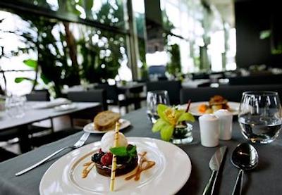 رنسانس بارسلونا فیرا