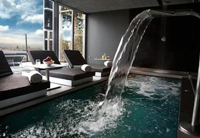 رنسانس بارسلونا فیرا