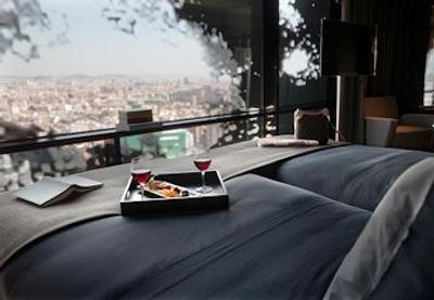 رنسانس بارسلونا فیرا