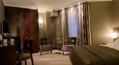 آتنیان کالیرهو اکسکلوسیو هتل