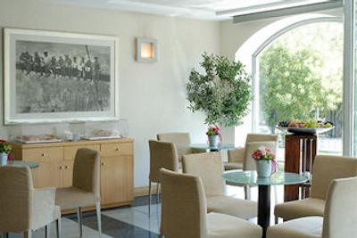 آتنیان کالیرهو اکسکلوسیو هتل