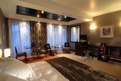 آتنیان کالیرهو اکسکلوسیو هتل