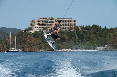 دی ماریس بی (دی-هتل ماریس سابق)