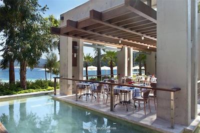 دی ماریس بی (دی-هتل ماریس سابق)