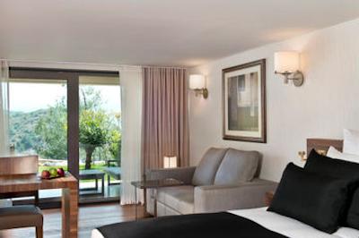 دی ماریس بی (دی-هتل ماریس سابق)