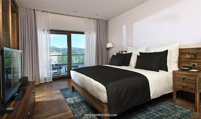 دی ماریس بی (دی-هتل ماریس سابق)