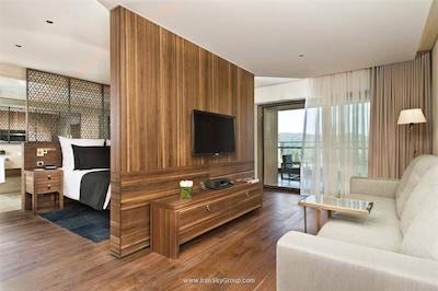 دی ماریس بی (دی-هتل ماریس سابق)