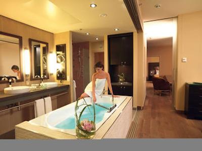 لیندنر هتل ام بلودر