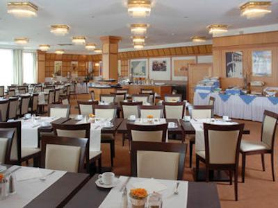 آستریا ترند بوسی